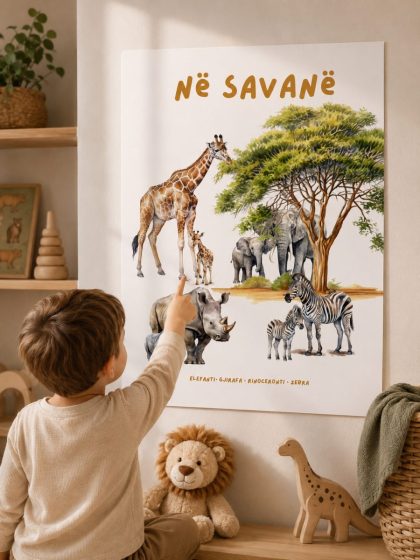 Poster për fëmijë – Në savanë: Gjirafa dhe elefantët